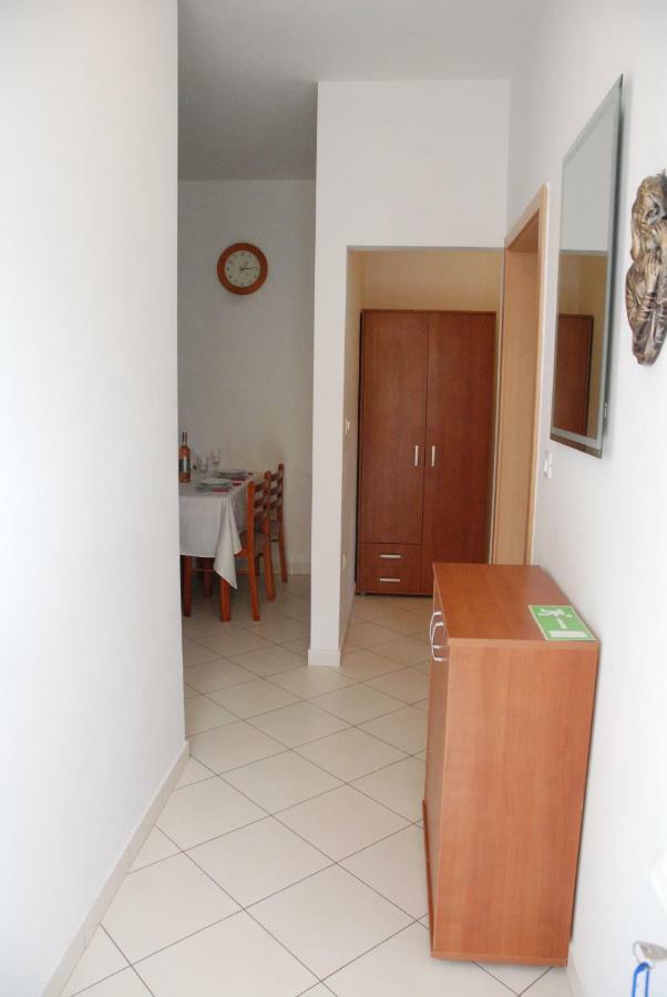 Apartmani Radin Rosini ภายนอก รูปภาพ