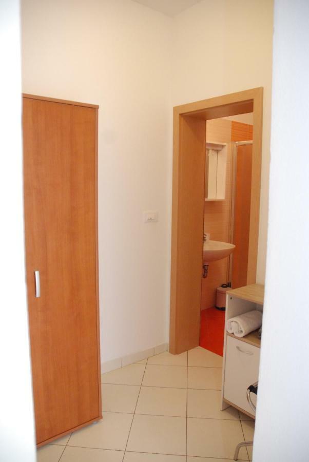 Apartmani Radin Rosini ภายนอก รูปภาพ