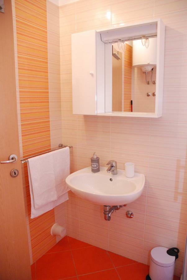 Apartmani Radin Rosini ภายนอก รูปภาพ