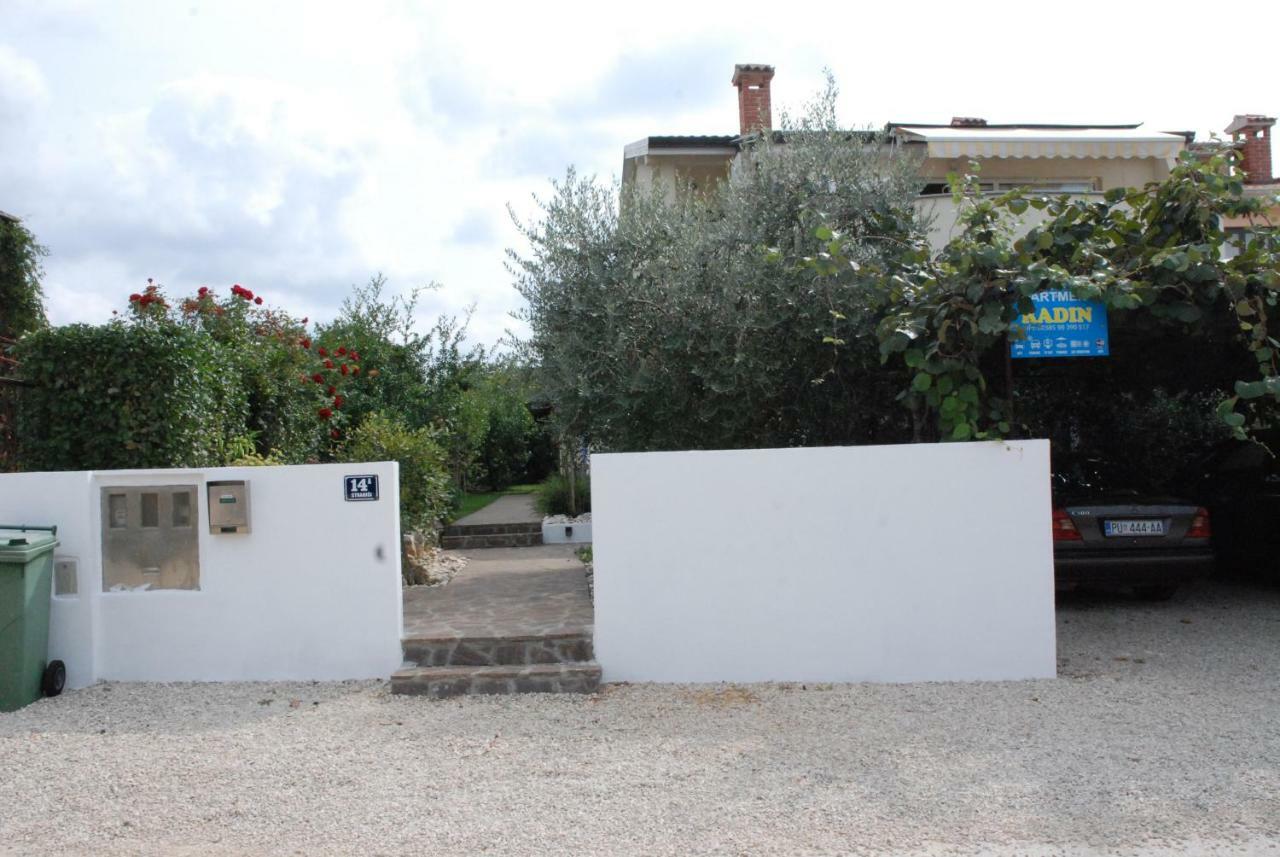 Apartmani Radin Rosini ภายนอก รูปภาพ