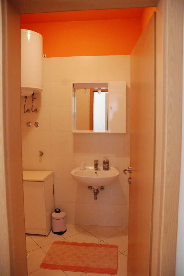 Apartmani Radin Rosini ภายนอก รูปภาพ