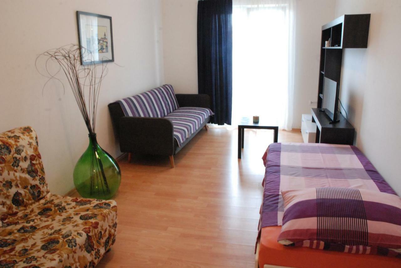 Apartmani Radin Rosini ภายนอก รูปภาพ