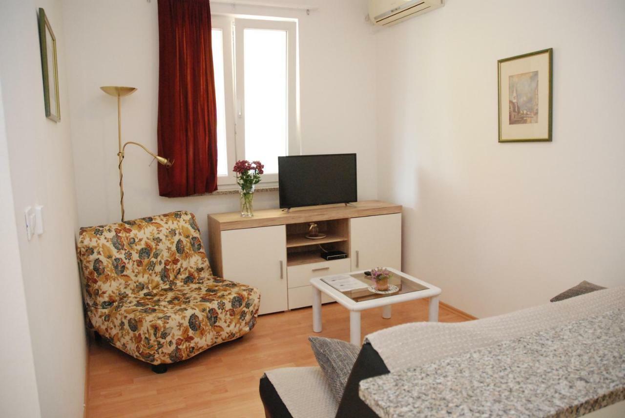 Apartmani Radin Rosini ภายนอก รูปภาพ